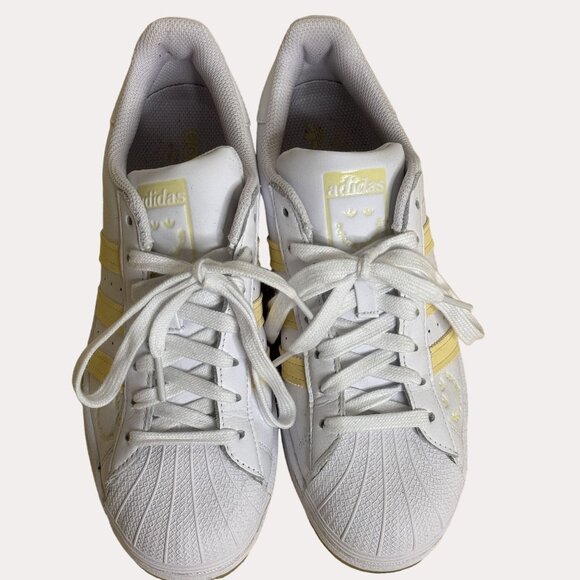 Adidas Womens Superstar Low Shoes Sneakers Easy Yellow White 8.5 - Picture 3 of 10